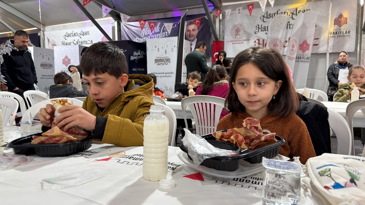 Kahramanmaraş’ta Ramazan Sokağı’nda Tekne Orucunun Son Buluşması (4)