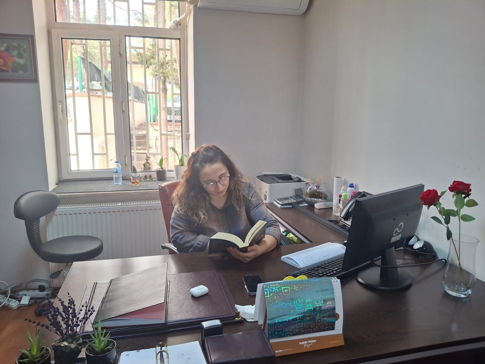 Kahramanmaraş'ta Sağlık Çalışanları Işi Bıraktı Kitaba Sarıldı!-1