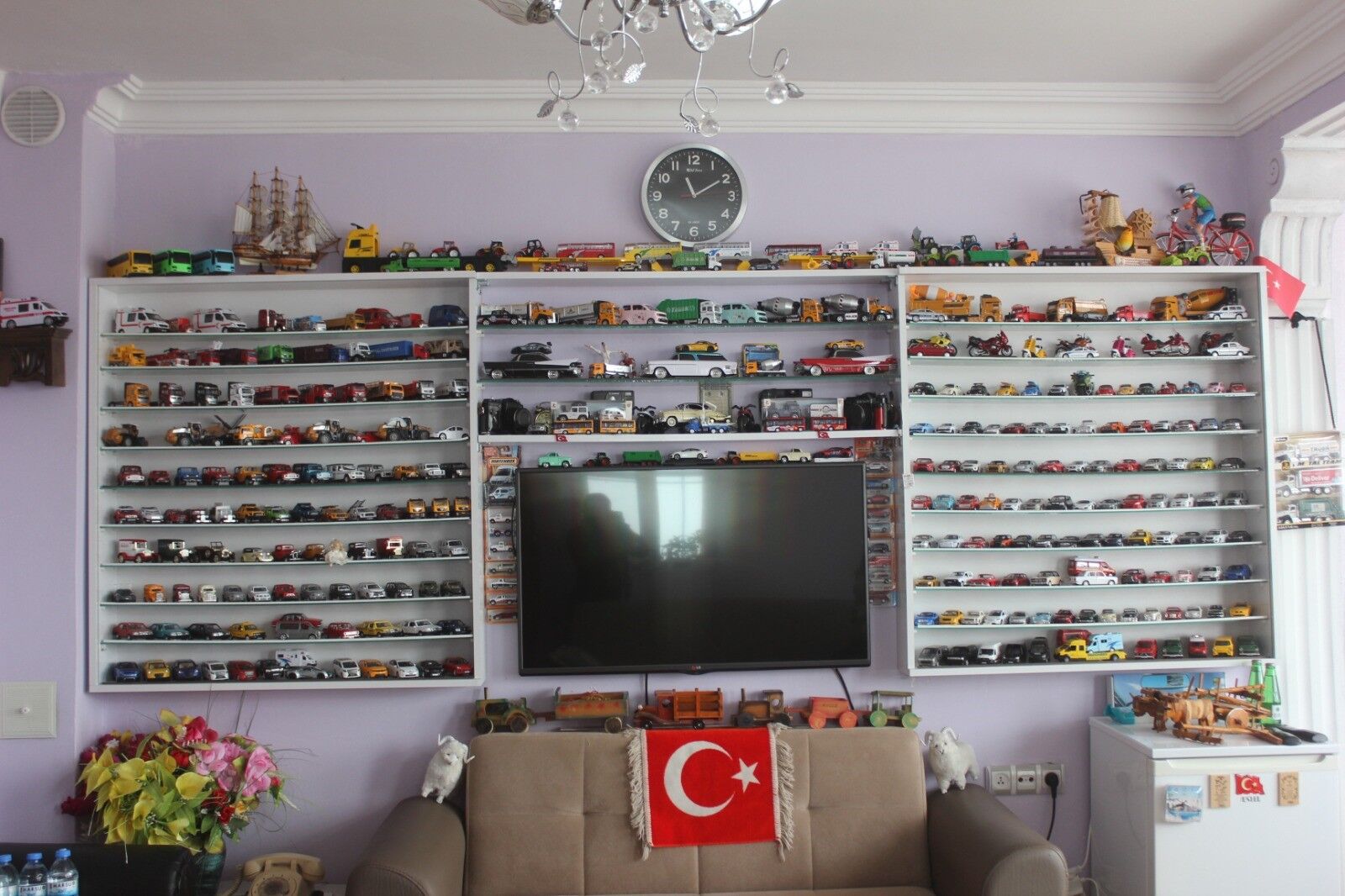 Kahramanmaraş’ta Sigarayı Bırakan Emeklinin Maket Araç Koleksiyonu Görenleri Hayrete Düşürüyor (2)