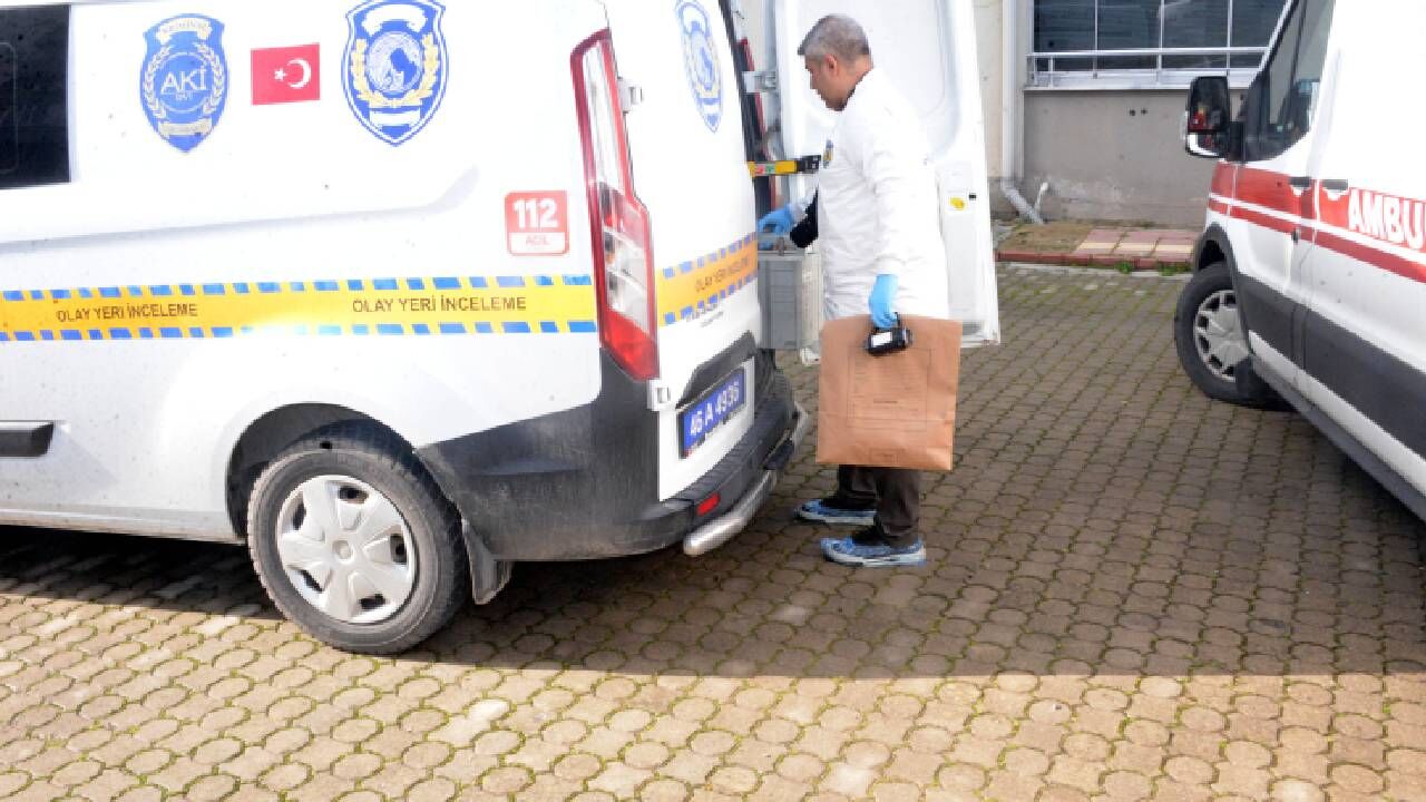 Kahramanmaraş'ta Tartıştığı Babasını Boğazını Keserek Öldrdü (5)