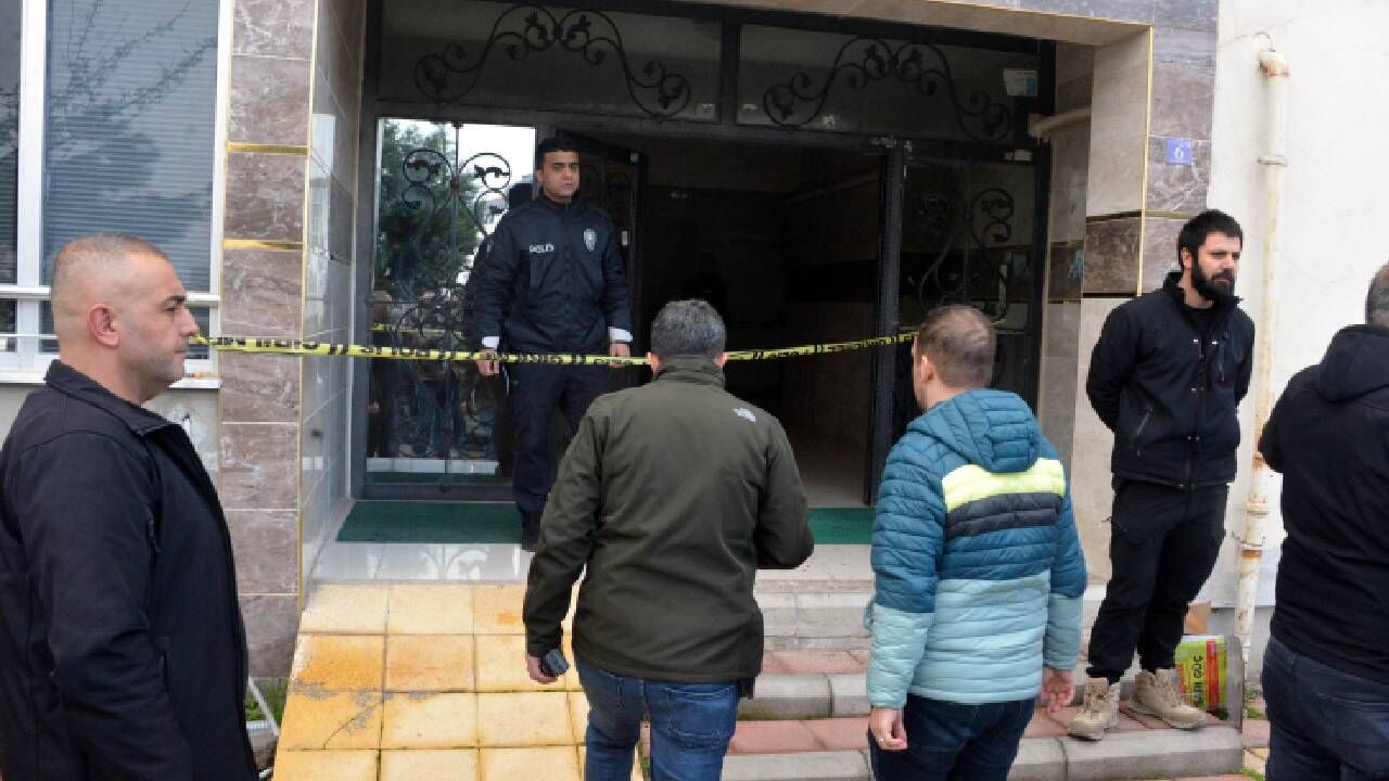 Kahramanmaraş'ta Tartıştığı Babasını Boğazını Keserek Öldrdü (6)