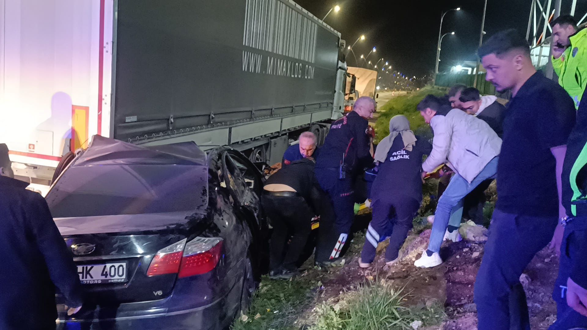 Kahramanmaraş’ta trafik kazası: 4 kişi araçta sıkıştı