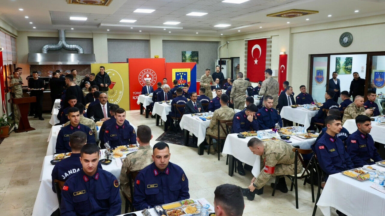 Kahramanmaraş’ta Vali Ünlüer Jandarma Personeliyle Iftarda Buluştu1