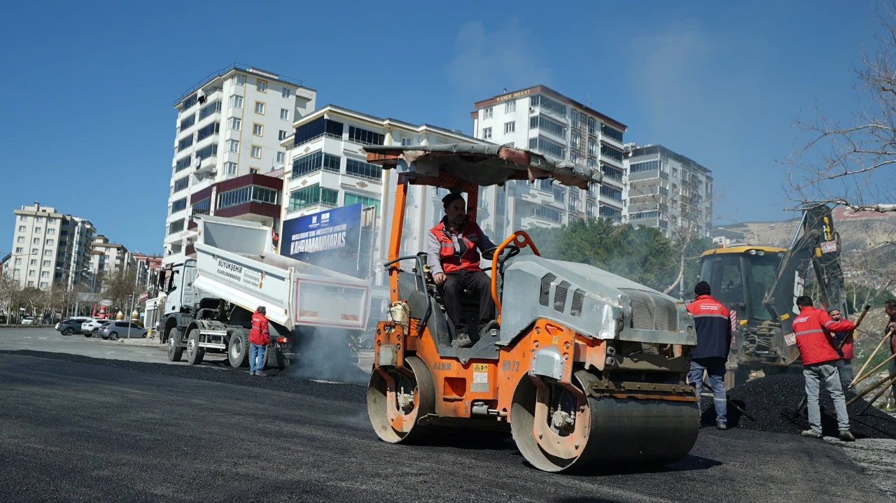 Kahramanmaraş’ta Yollar Sıcak Asfaltla Yenileniyor (5)
