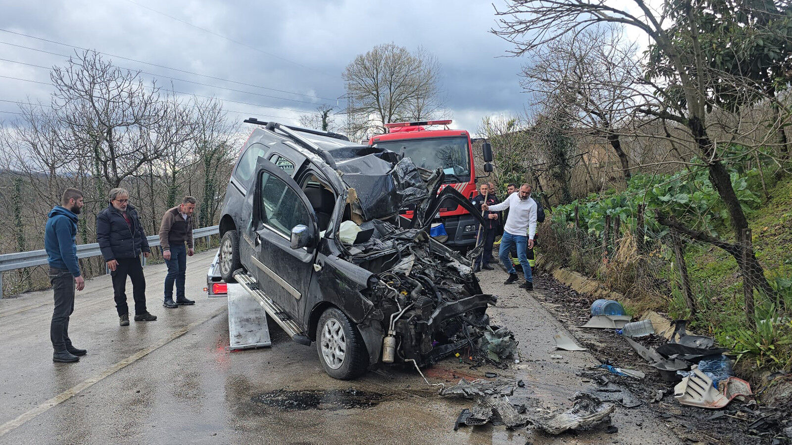 Kamyon ile Hafif Ticari Araç Çarpıştı, 2 Ölü 2 Ağır Yaralı