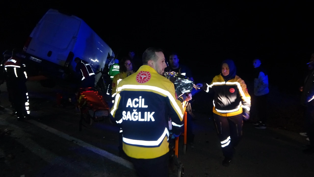 Keşan’da Feci Kaza Tir’a Arkadan Çarpan Kamyonet 2 Can Aldı (4)