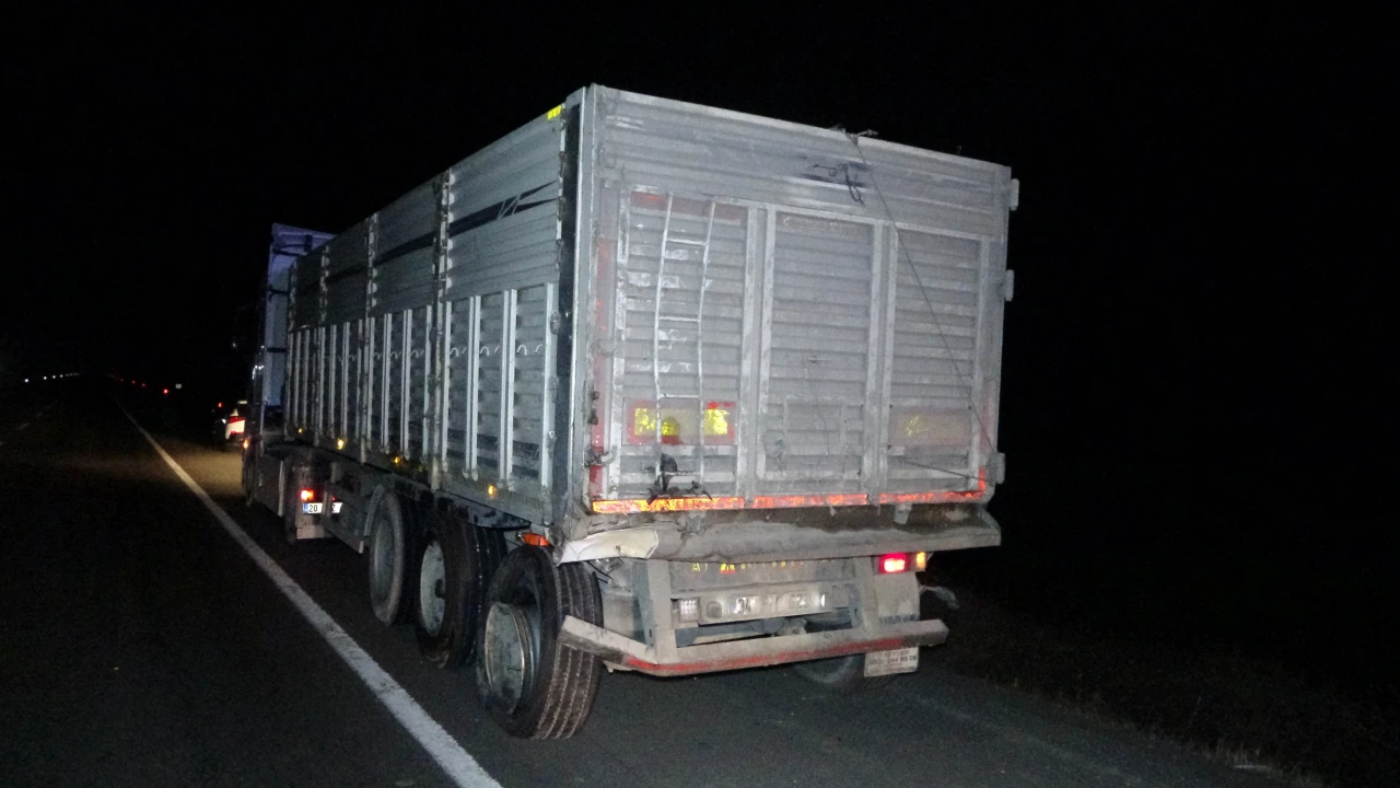 Keşan’da Feci Kaza Tir’a Arkadan Çarpan Kamyonet 2 Can Aldı (5)