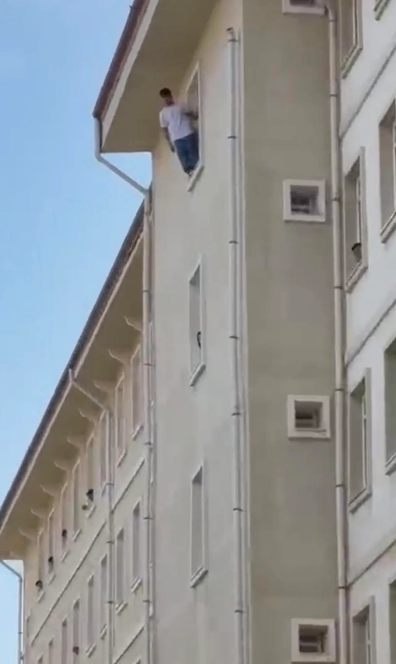 Kötekli'de Acı Haber! Şişme Yatağa Rağmen Zemine Çarpan İsmail Caymaz Vefat Etti (3)