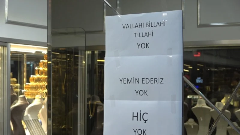 Kuyumcuda altın izdihamı: Camına “Vallahi billahi yok” yazdı