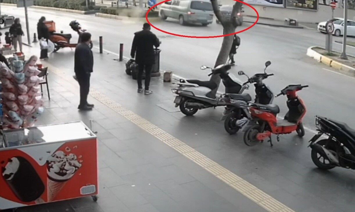 Manavgat’ta Kırmızı Işık Ihlali Kazaya Yol Açtı O Anlar Kamerada (4)