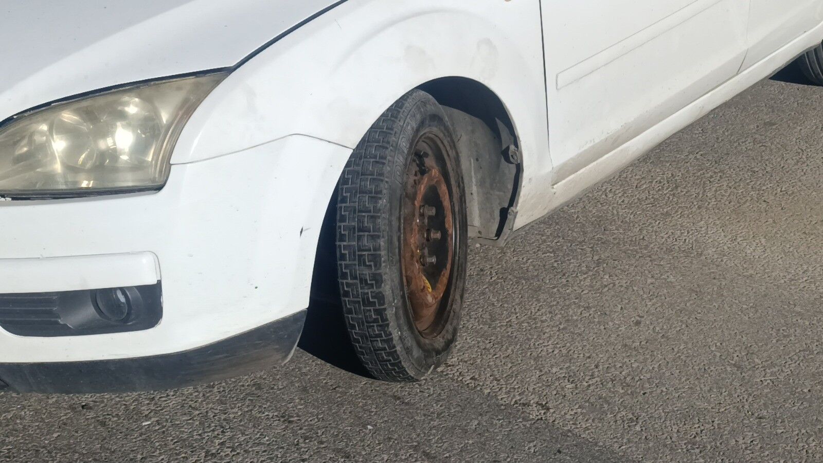 Manavgat’ta Otomobil Elektrik Direğine Çarptı 3 Kişi Yaralandı (3)