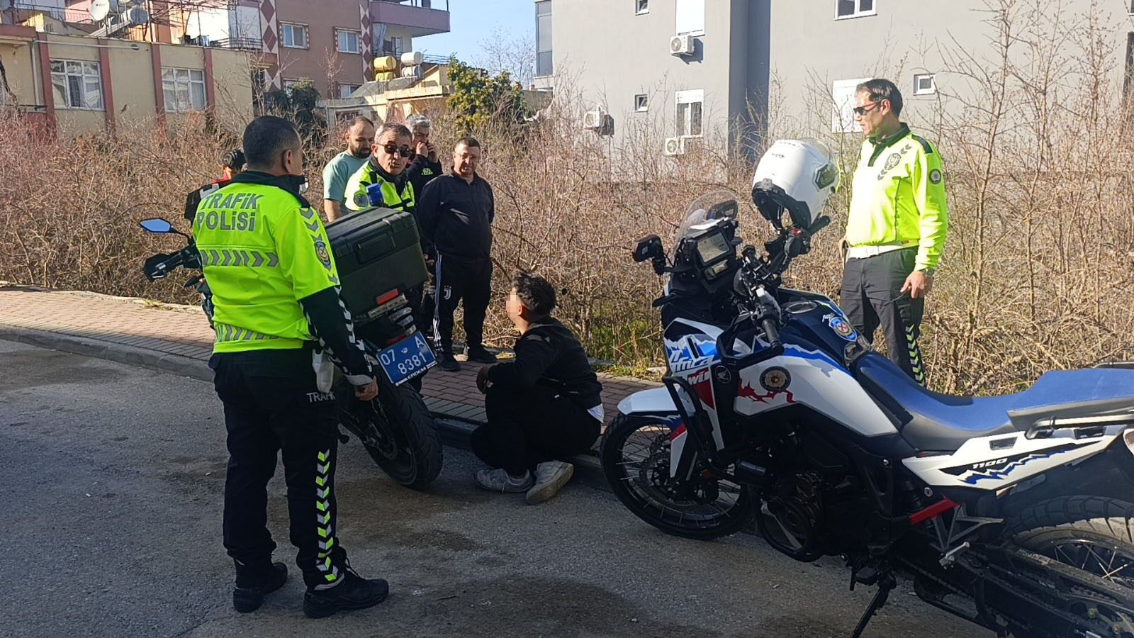 Manavgat’ta Polisi Görünce Motosikleti Bahçeye Attı 46 Bin Tl Ceza Aldı (1)-1