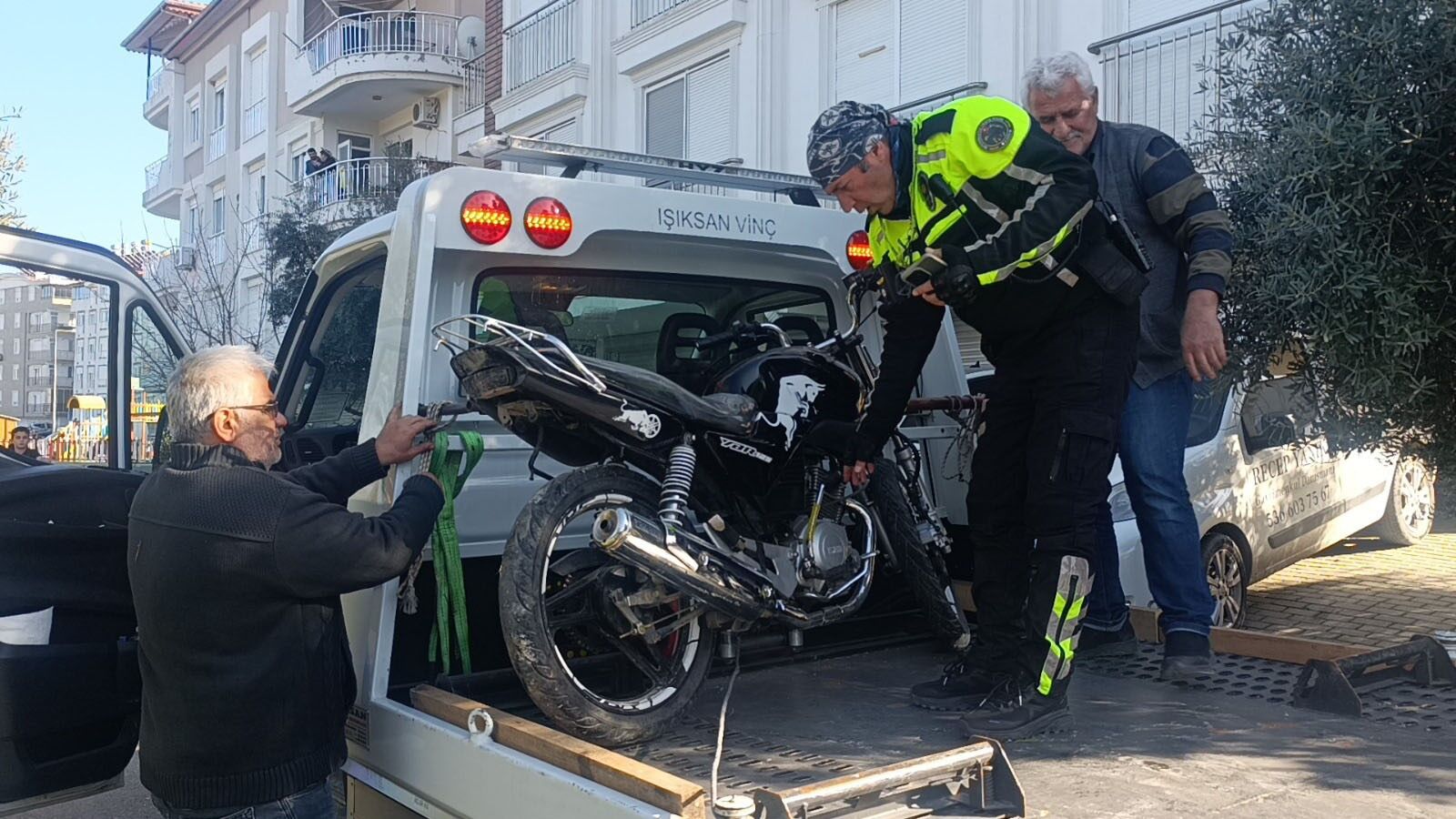 Manavgat’ta Polisi Görünce Motosikleti Bahçeye Attı 46 Bin Tl Ceza Aldı (3)