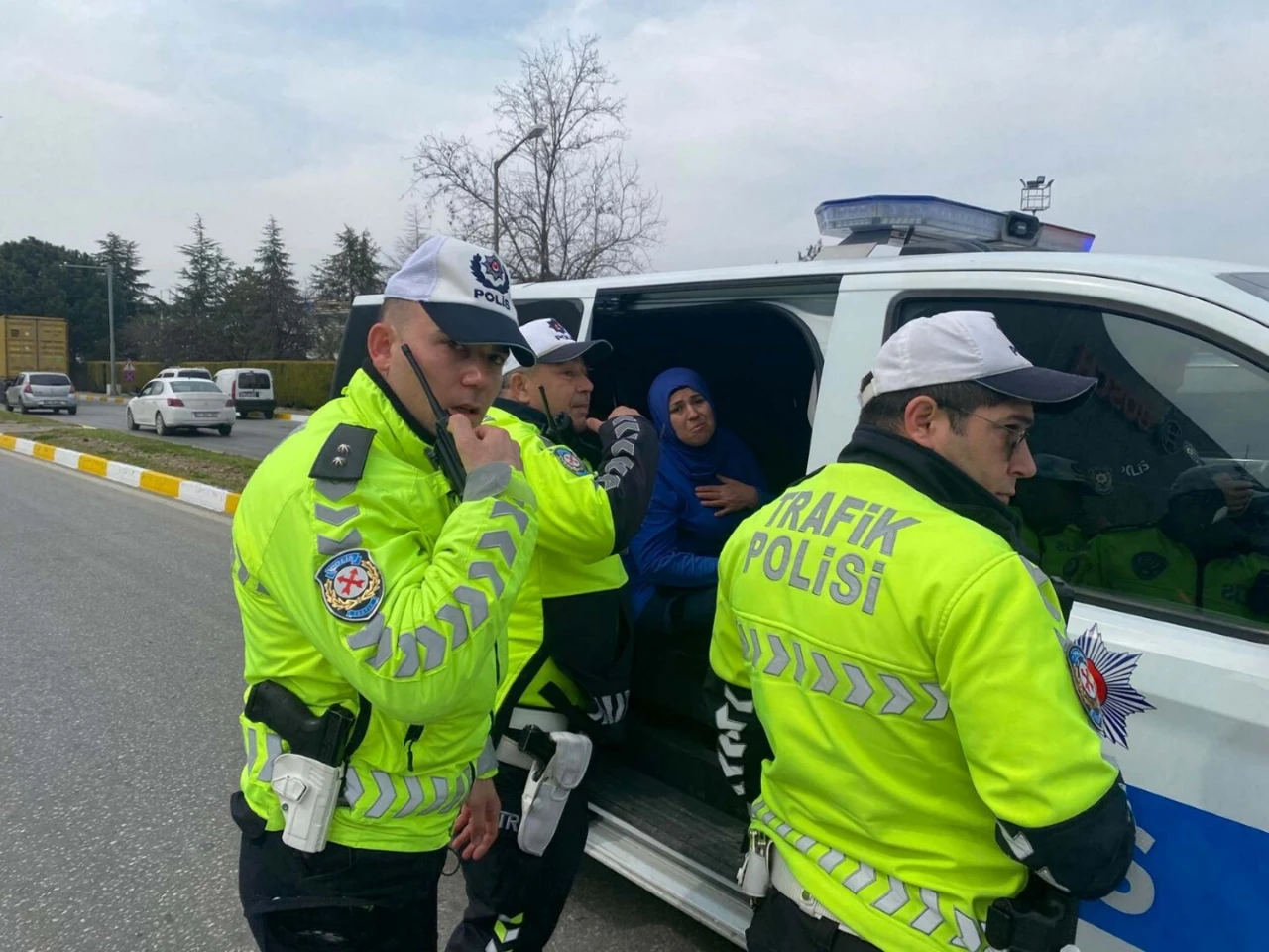 Manisa'da Feci Kaza Kamyonet Sürücüsü Hayatını Kaybetti (1)