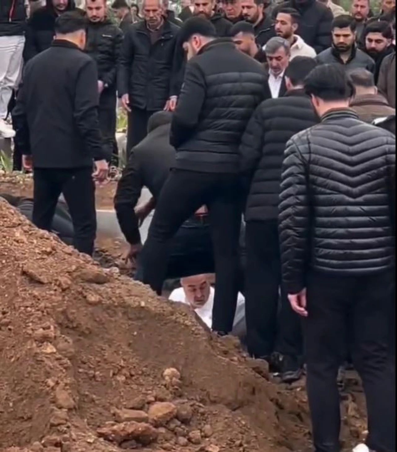 Mardin'de Otomobil Tarlaya Yuvarlandı! Furkan Can Defnedildi (7)