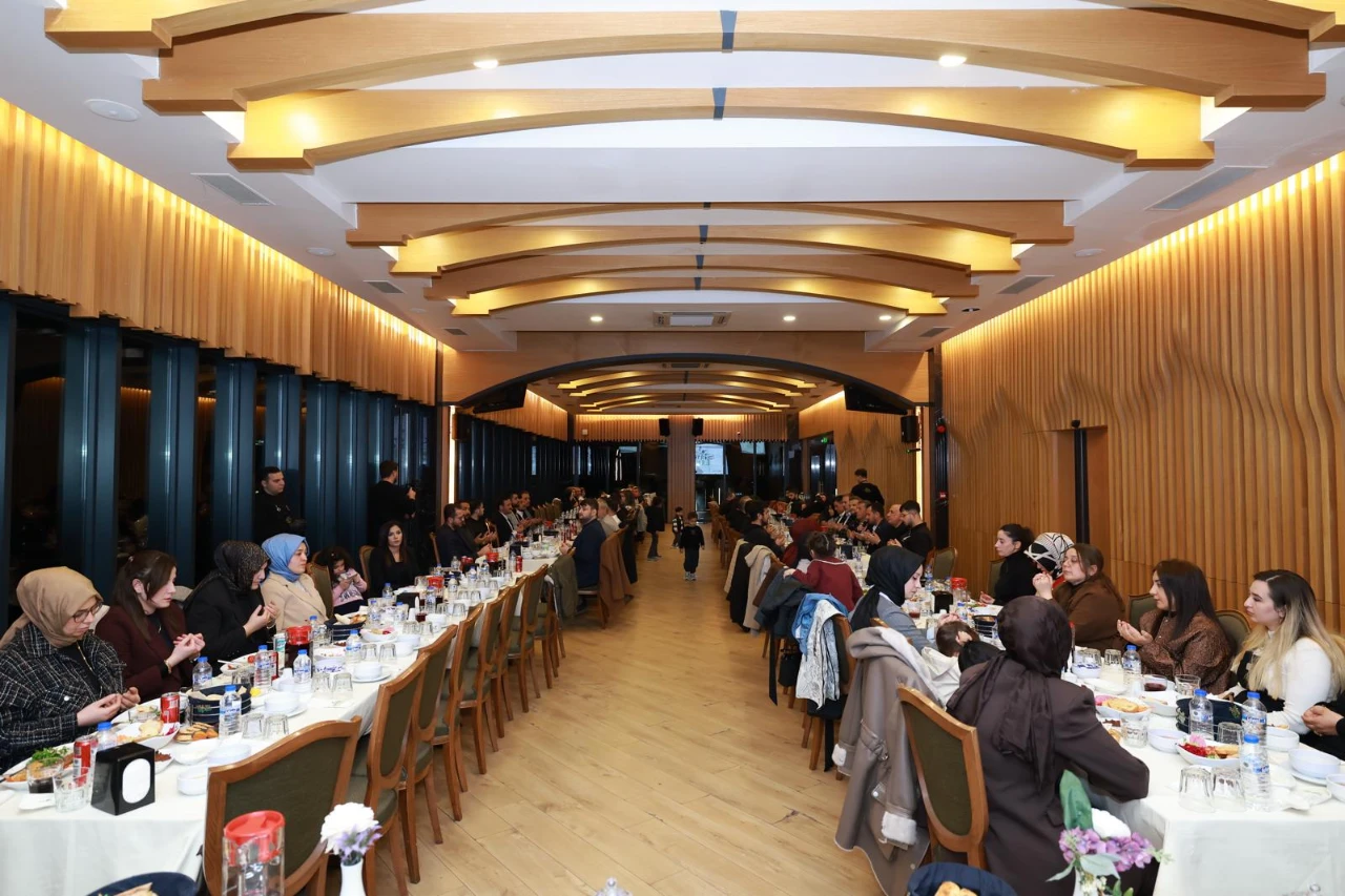 Onikişubat’ta Ak Parti Teşkilatı Iftar Sofrasında Buluştu (1)