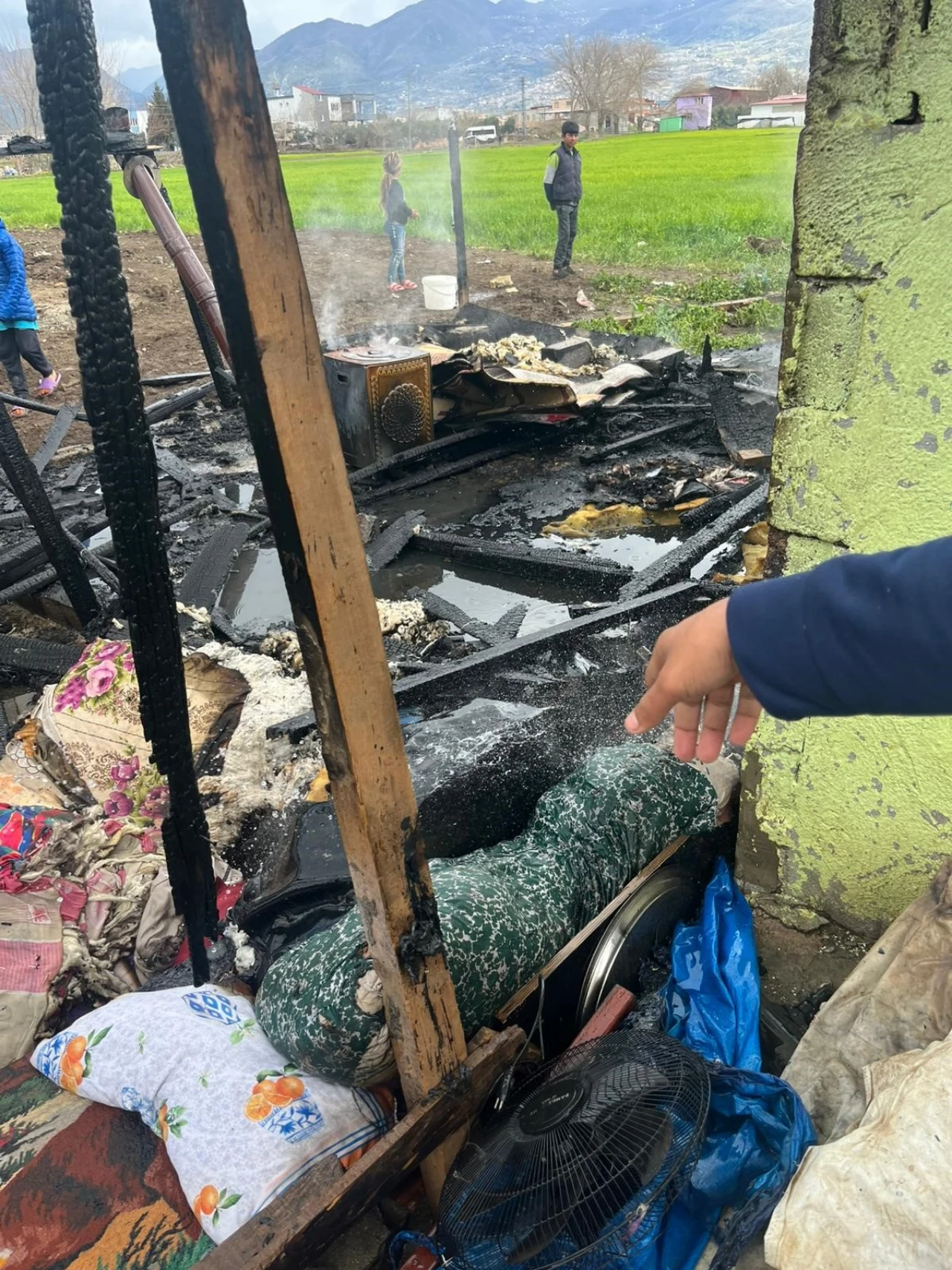 Osmaniye’de Soba Yangını, Ev Ve Çadır Alevlere Teslim Oldu (6)