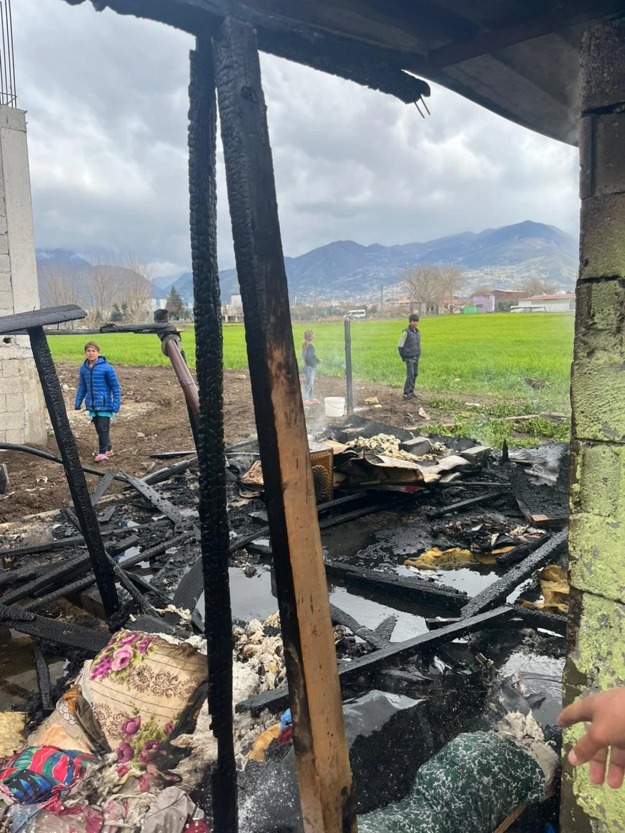 Osmaniye’de Soba Yangını, Ev Ve Çadır Alevlere Teslim Oldu (7)