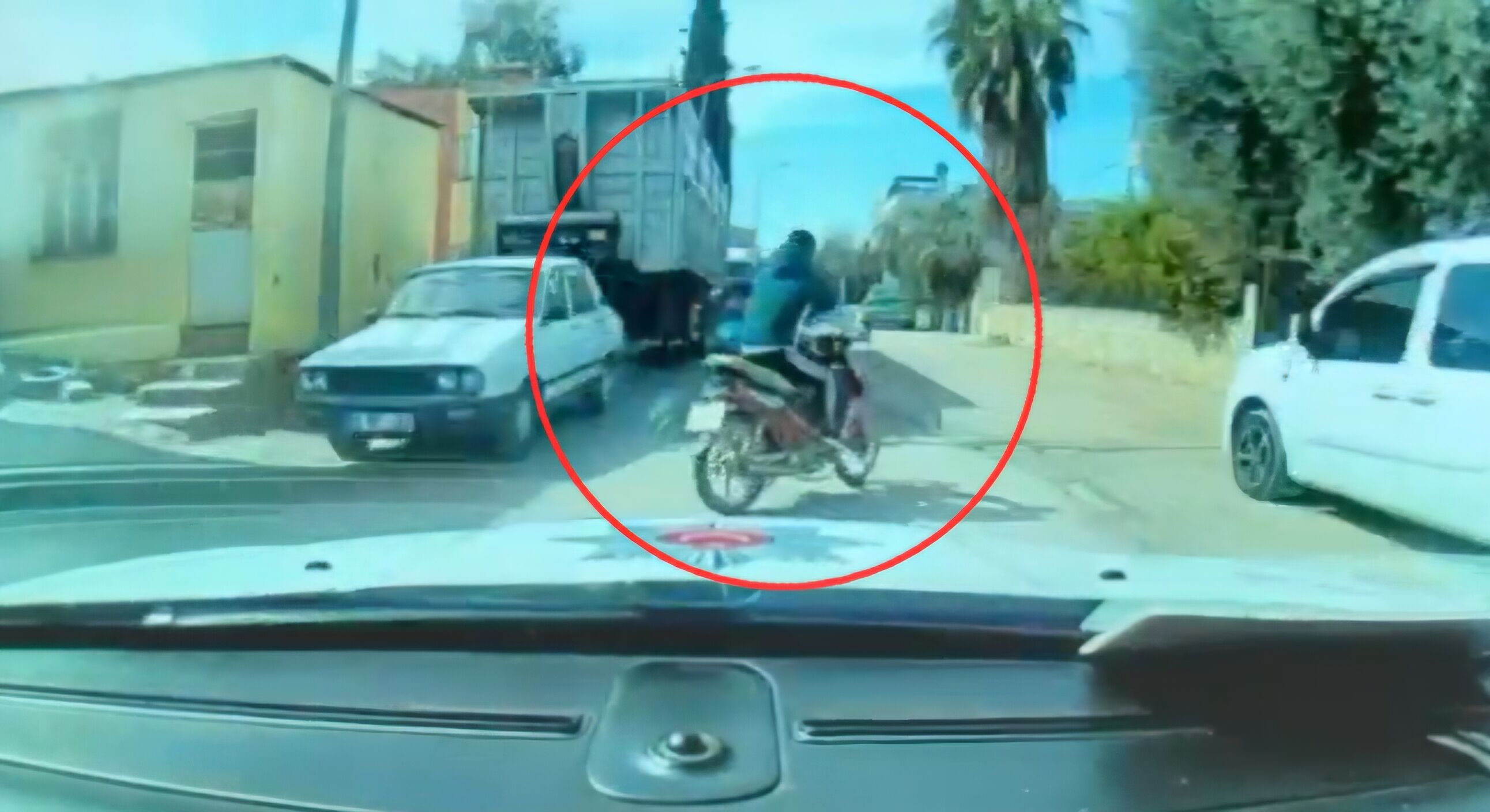 P O L I S T E N K A C A N I K I M O T O S I K L E T S U R U C U S U N E 1196338 355718