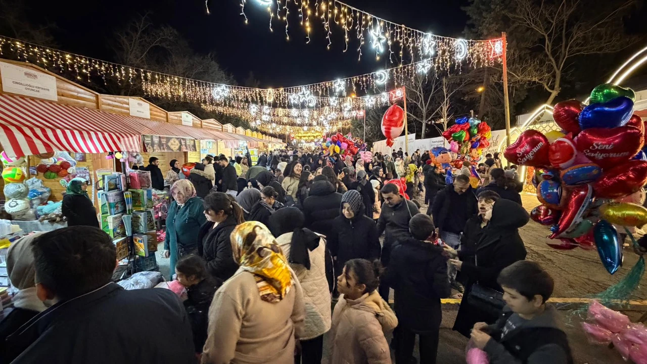 Ramazan Sokağı’nda Her Akşam Binlerce Kişi Buluşuyor (11)