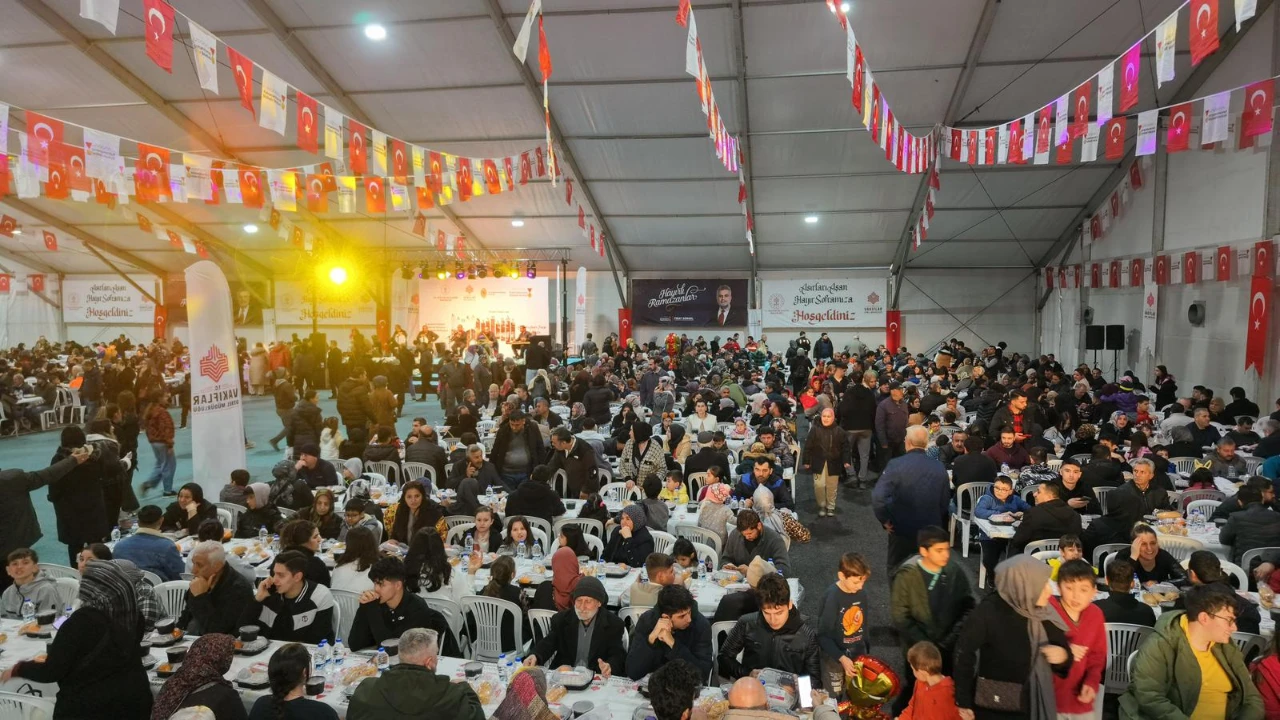 Ramazan Sokağı’nda Her Akşam Binlerce Kişi Buluşuyor (4)