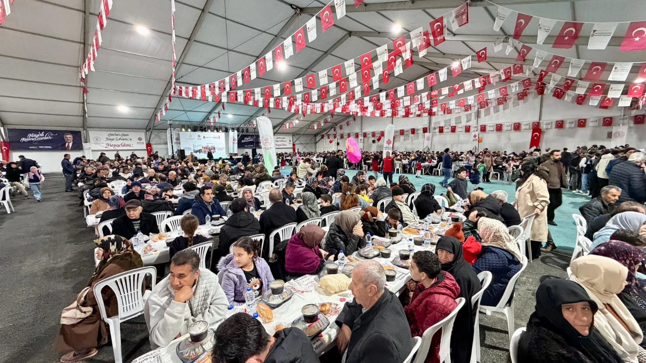 Ramazan Sokağı’nda Her Akşam Binlerce Kişi Buluşuyor (5)