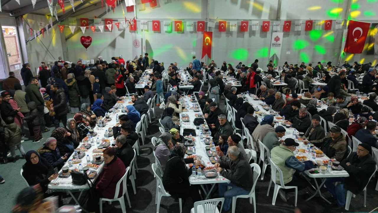 Ramazan Sokağı’nda Her Akşam Binlerce Kişi Buluşuyor (7)