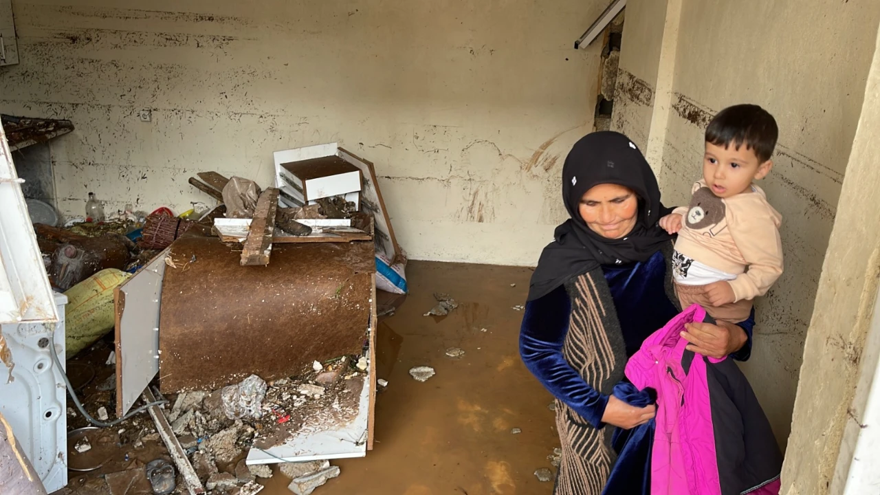 Şanlıurfa Eyyübiye’de Sel Felaketi! 7 Kişilik Aile Canını Zor Kurtardı (10)