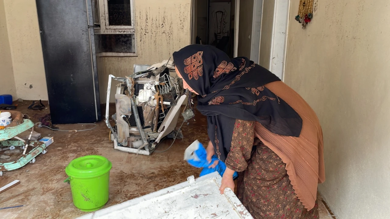 Şanlıurfa Eyyübiye’de Sel Felaketi! 7 Kişilik Aile Canını Zor Kurtardı (11)