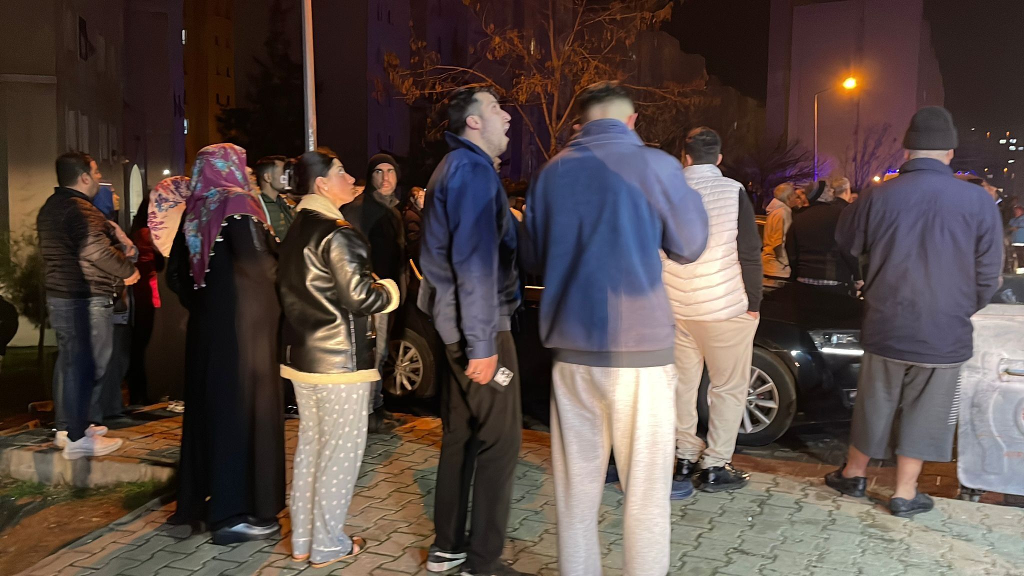 Şanlıurfa'da 8 Katlı Binanın Elektrik Panosu Patladı; Bina Tahliye Edildi (2)