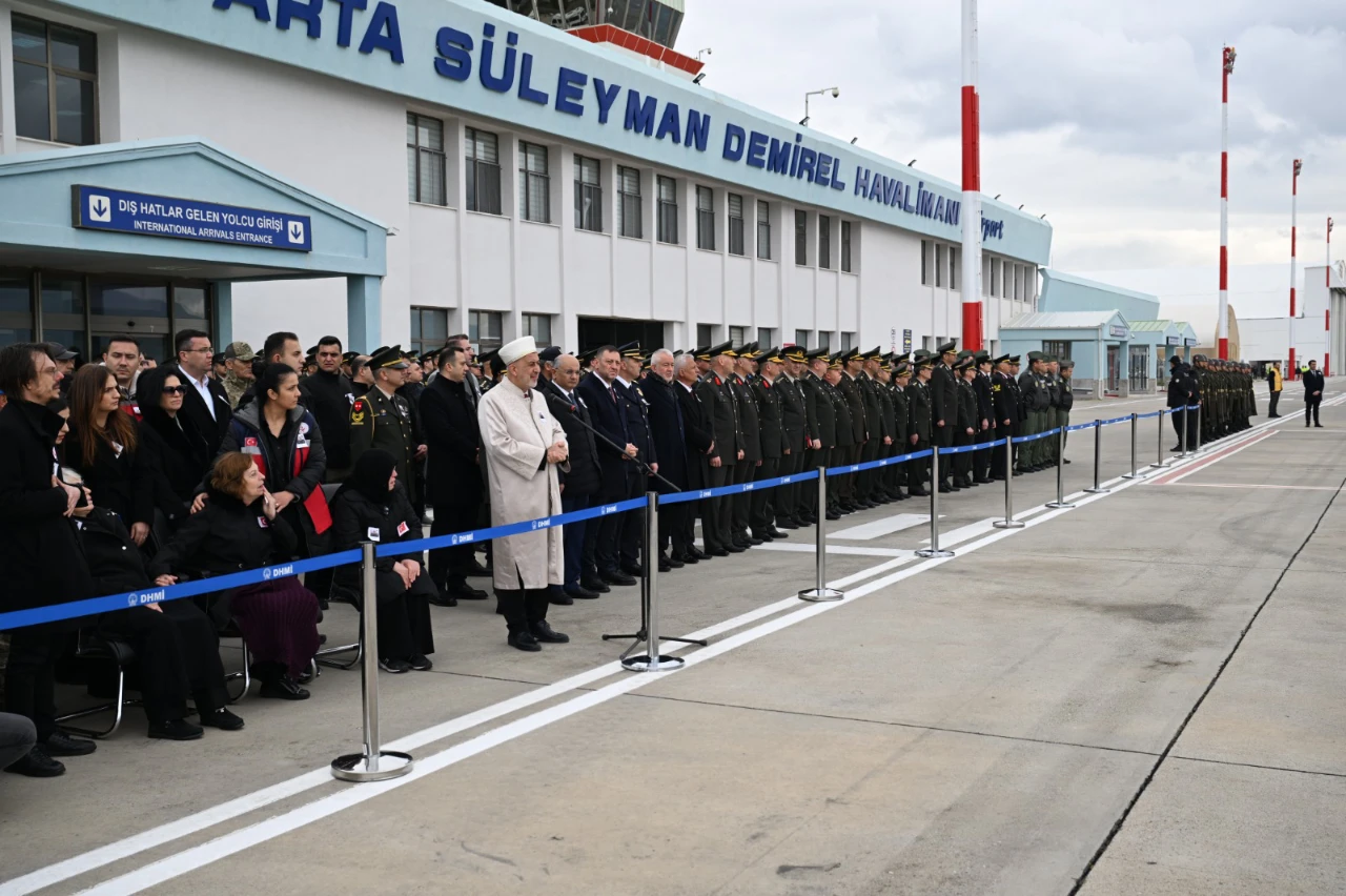 Şehit Binbaşı Isparta’da Son Yolculuğuna Uğurlanıyor (2)