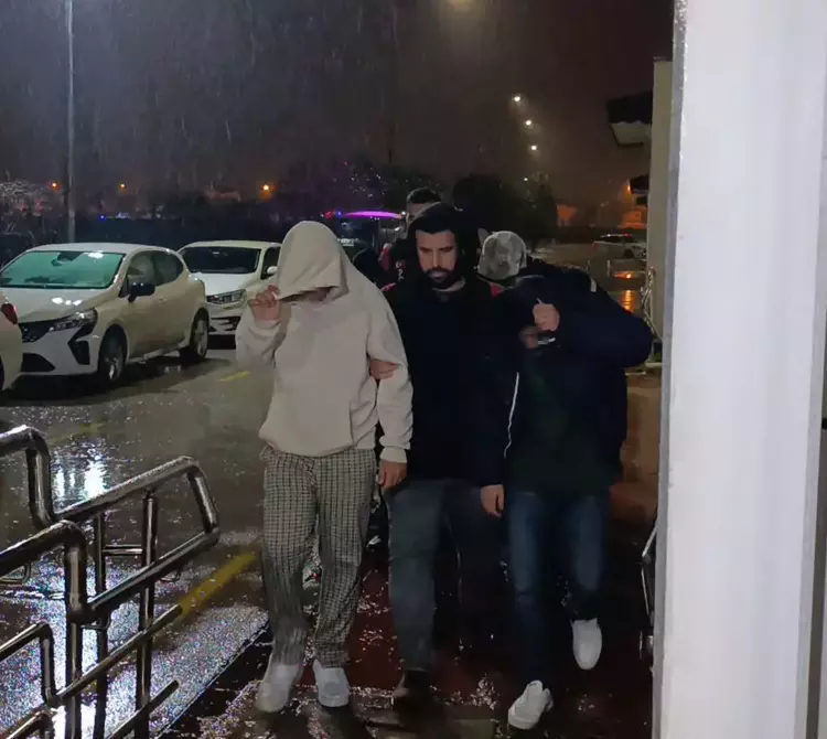 Sigara Tartışmasında Kardeşlerden 1’Ini Öldürüp, 2’Sini Yaralayan 5 Şüpheli Tutuklandı (1)