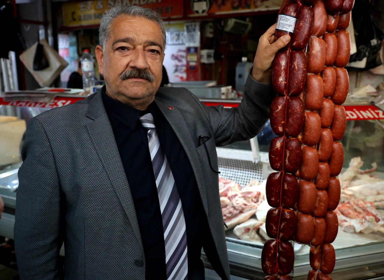 Sucuk Alırken Karekodu Okutun! İçinde Ne Varsa Saniyeler Içinde Çıkıyor (1)