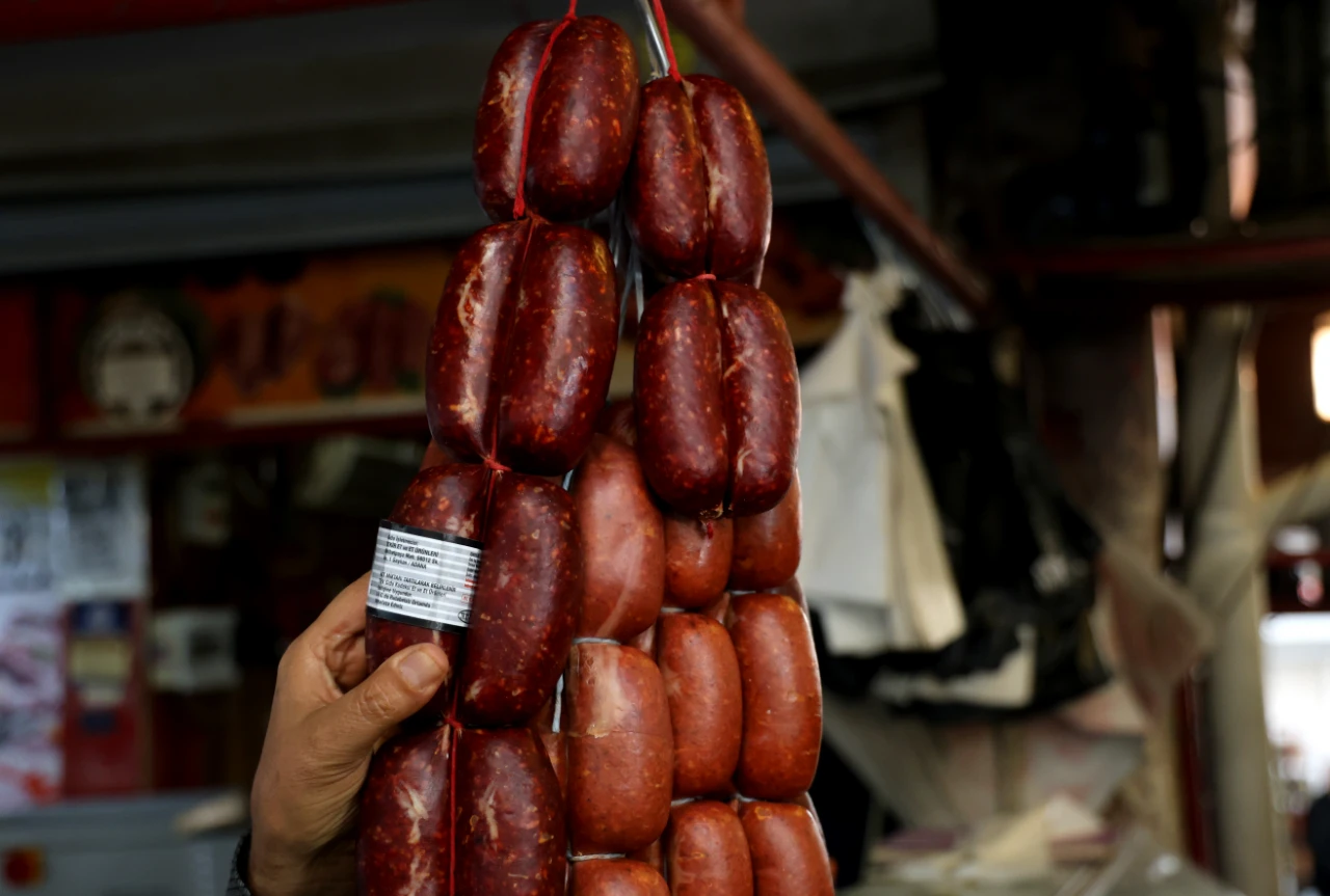 Sucuk Alırken Karekodu Okutun! İçinde Ne Varsa Saniyeler Içinde Çıkıyor (2)