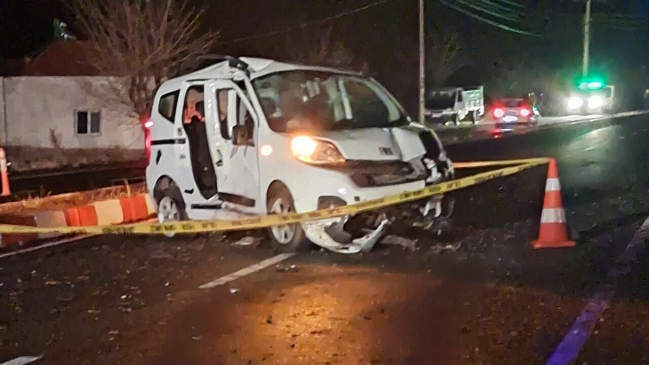 Ticari araç direğe çarptı: 31 yaşındaki Ferdi Bıyık vefat etti