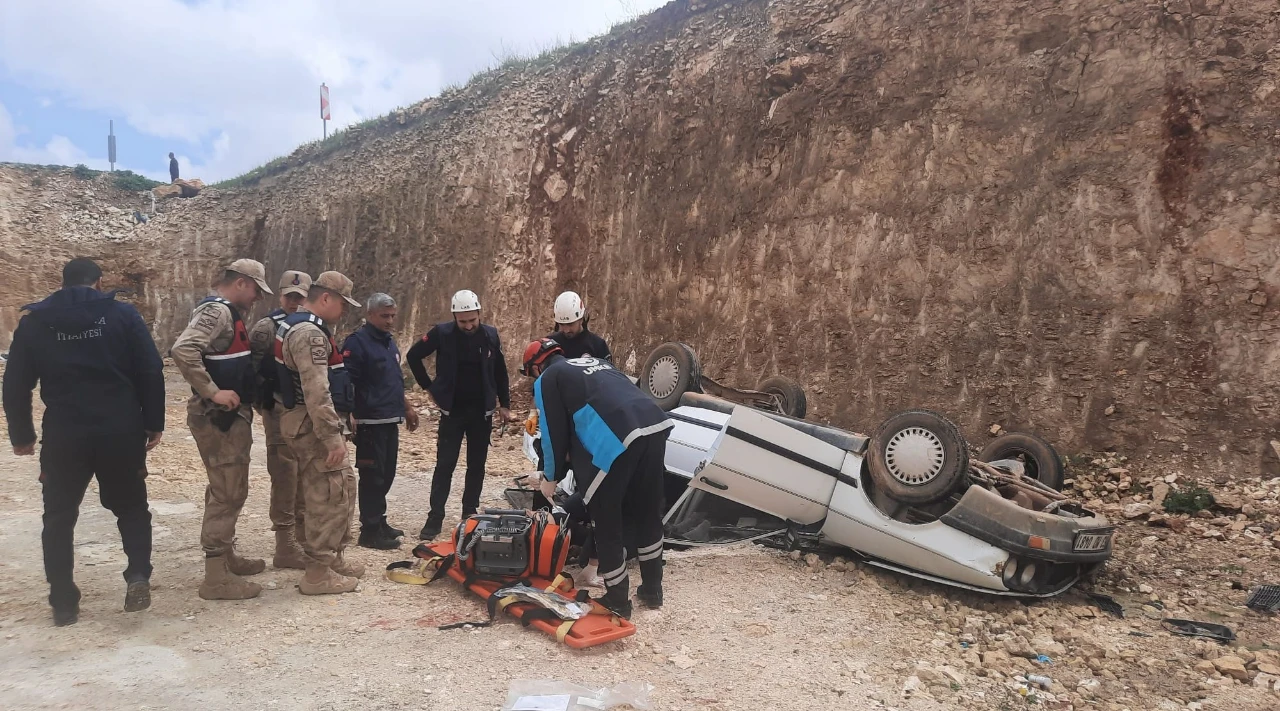 Urfa'da Otomobil 8 Metrelik Çukura Uçtu! 1 Ölü, 1 Yaralı (1)