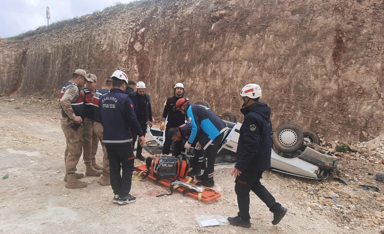 Urfa'da Otomobil 8 Metrelik Çukura Uçtu! 1 Ölü, 1 Yaralı (2)