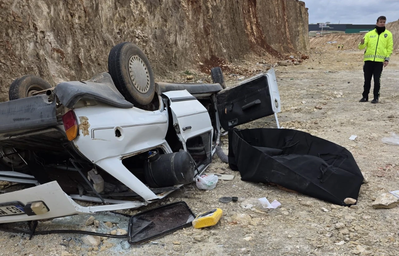 Urfa'da Otomobil 8 Metrelik Çukura Uçtu! 1 Ölü, 1 Yaralı (5)