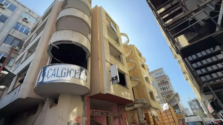 Yıkımı Yapılan Binanın 4'Üncü Katından Düşerek Hayatını Kaybetti (1)