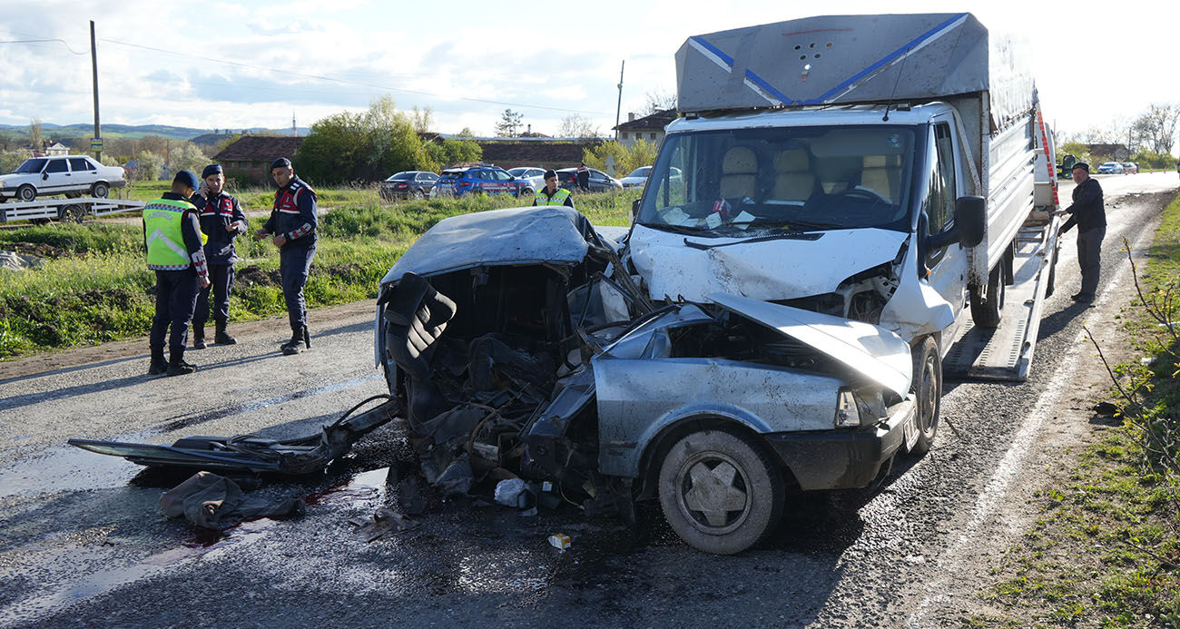 İkiye bölünen Tofaş'ın sürücüsü öldü: Feci kazanın görüntüleri ortaya çıktı