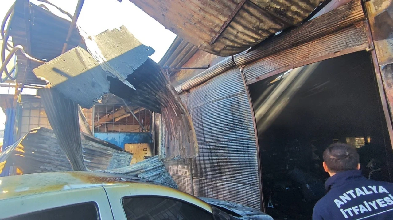 15 Gün Önce Taşındığı Tamirhanesi Küle Döndü (1)