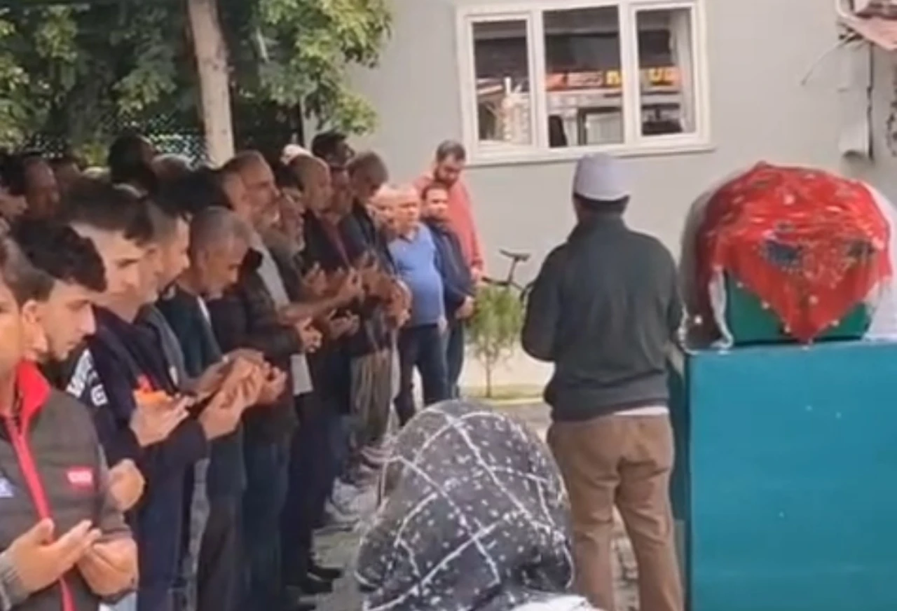 16 Yaşındaki Zeynep Su Gelinlik Ve Duvakla Uğurlandı (3)