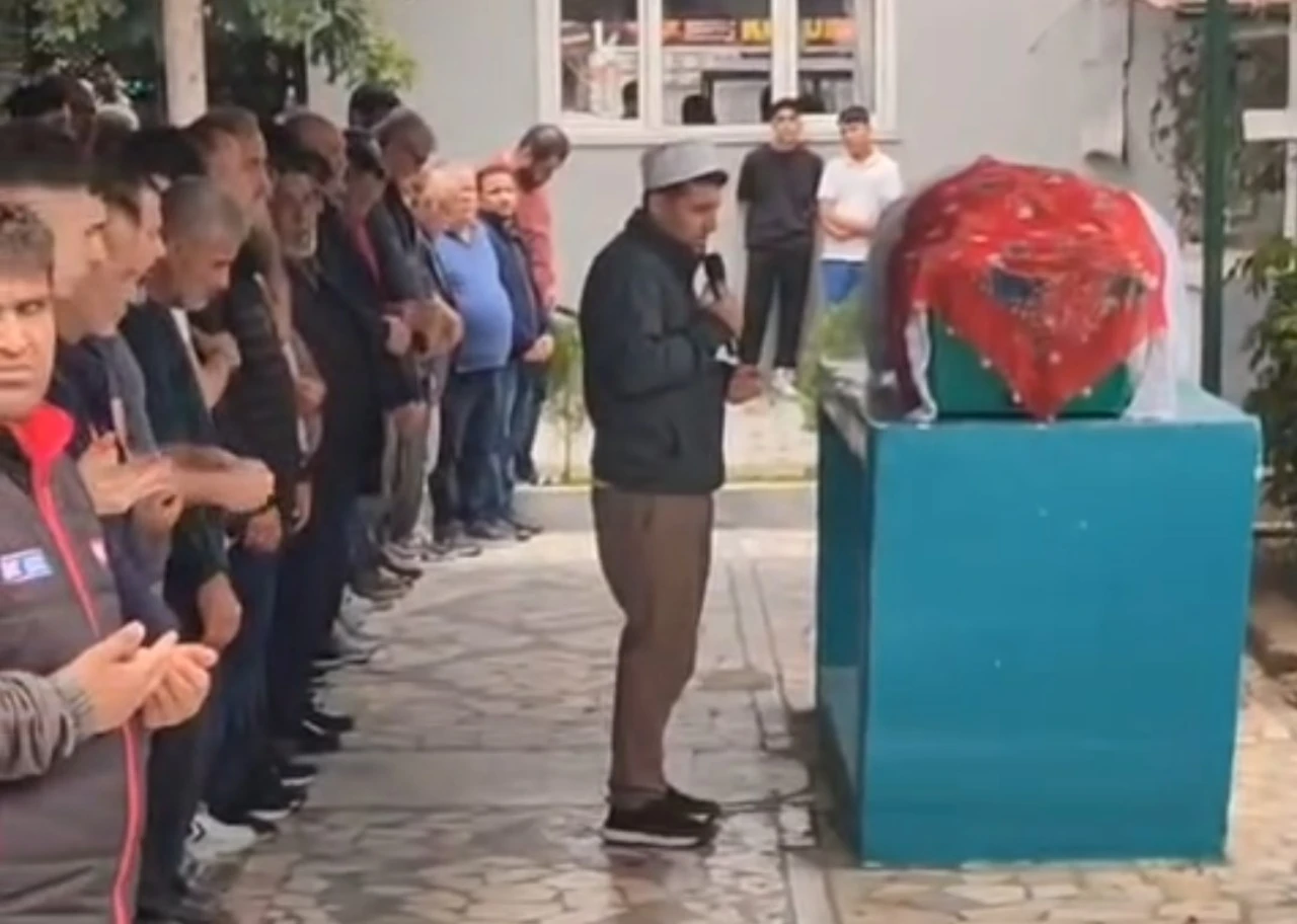 16 Yaşındaki Zeynep Su Gelinlik Ve Duvakla Uğurlandı (4)