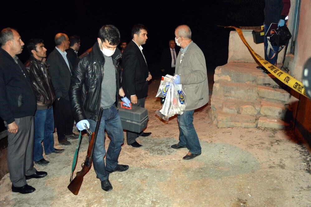 17 Yaşındaki Öz Kızını Öldüren Anne Ve Üvey Kardeşi Tutuklandı (1)-1