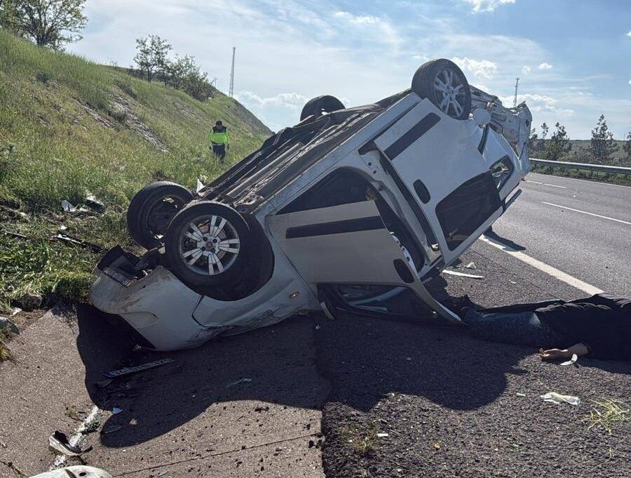 3 Araç Birbirine Girdi 3 Ölü, 5 Yaralı (3)