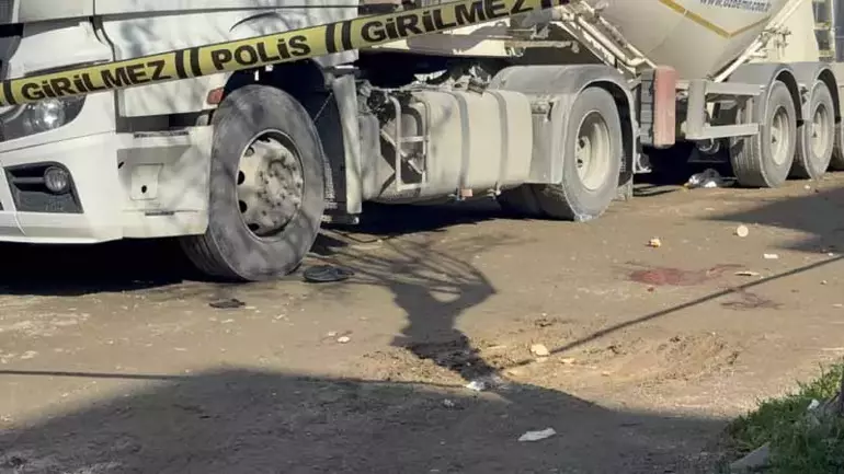 TIR’ın altına saklanıp, husumetli olduğu kardeşini öld*rdü