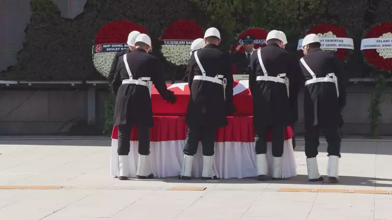 Şehit polis memuru Seçkin Yalçın için İstanbul Emniyet Müdürlüğü’nde tören düzenlendi-1