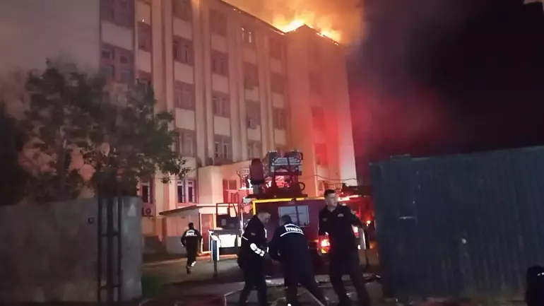 Fen lisesi pansiyonunda yangın: 46 öğrenci tahliye edildi