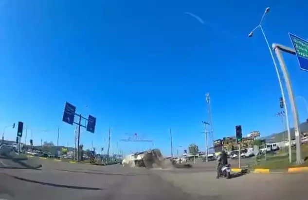 Kahramanmaraş yolunda tankerin devrildiği kaza kamerada-1