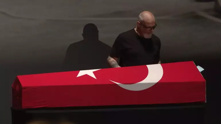 Oyuncu Ferdi Atuner için AKM'de tören düzenlendi-1